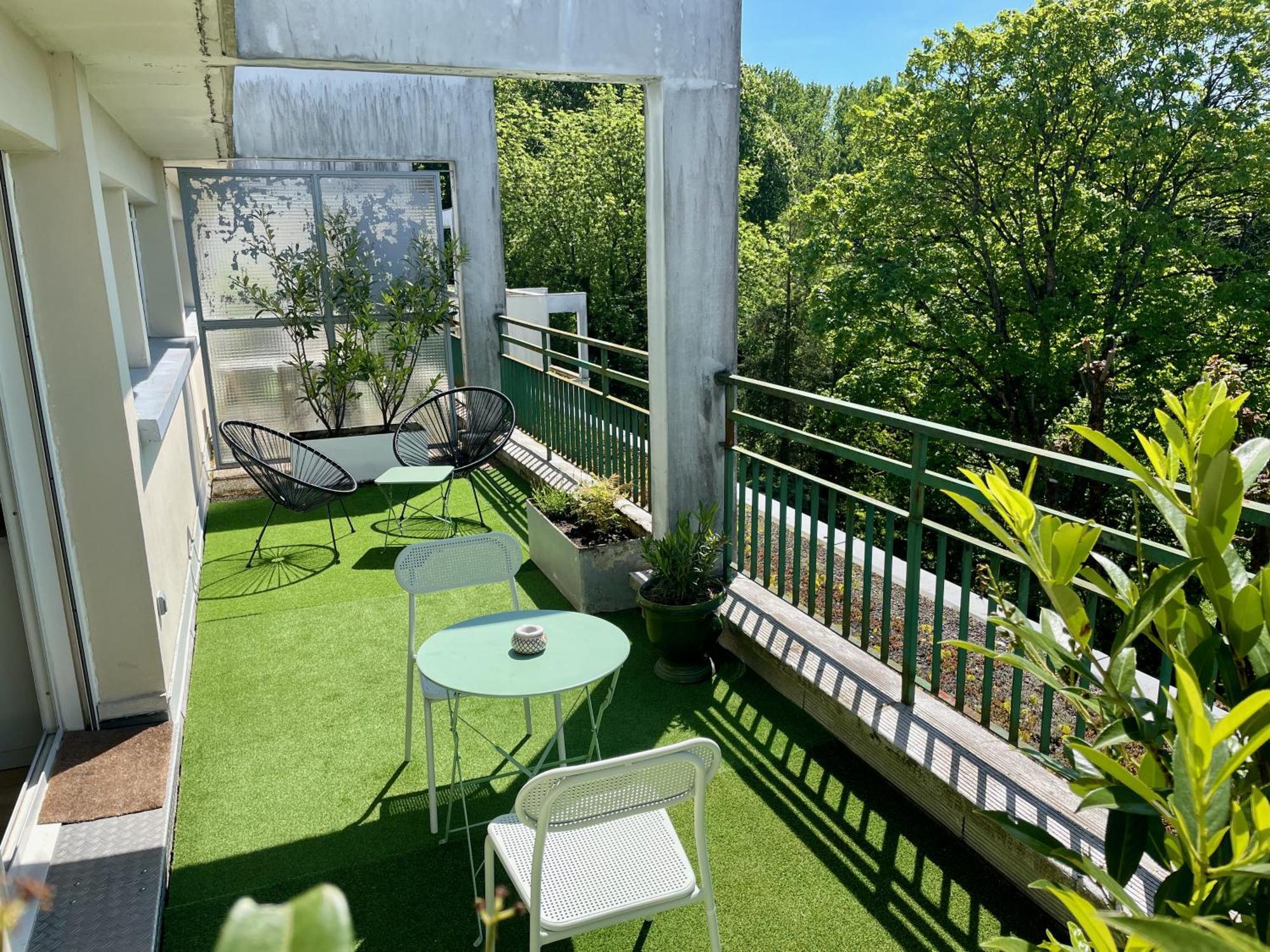Appartement Avec Terrasse Et Parking Gratuit Accole Монбельяр Экстерьер фото